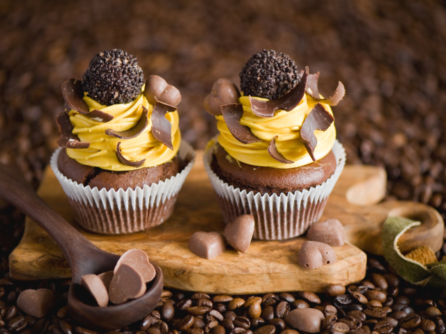 Screenshot №1 pro téma Cream And Chocolate Cupcakes 640x480