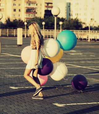 Happy Girl With Colorful Balloons - Obrázkek zdarma pro Nokia Asha 503