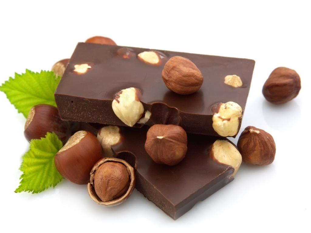 Обои Chocolate With Hazelnuts 1024x768