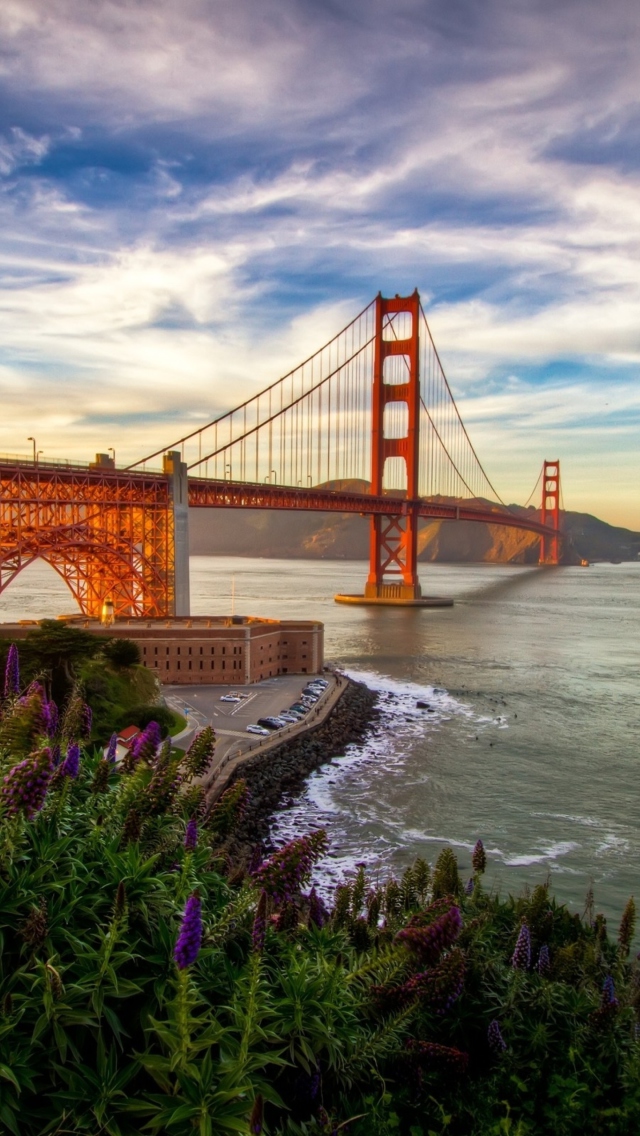 Golden Gate Bridge wallpaper 640x1136