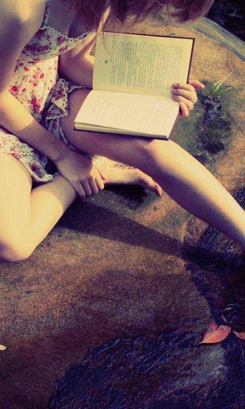 Das Girl Reading Book Wallpaper 480x800