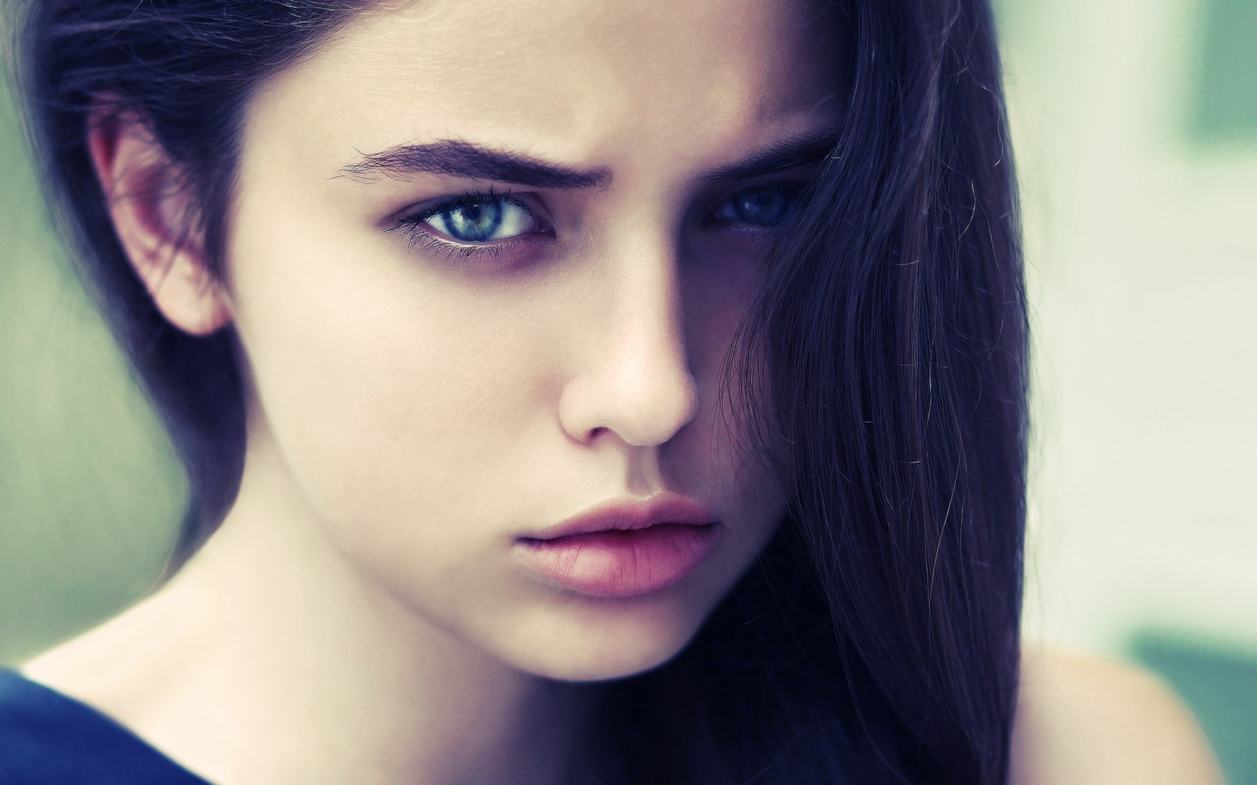 Brunette Girl With Blue Eyes wallpaper 2560x1600