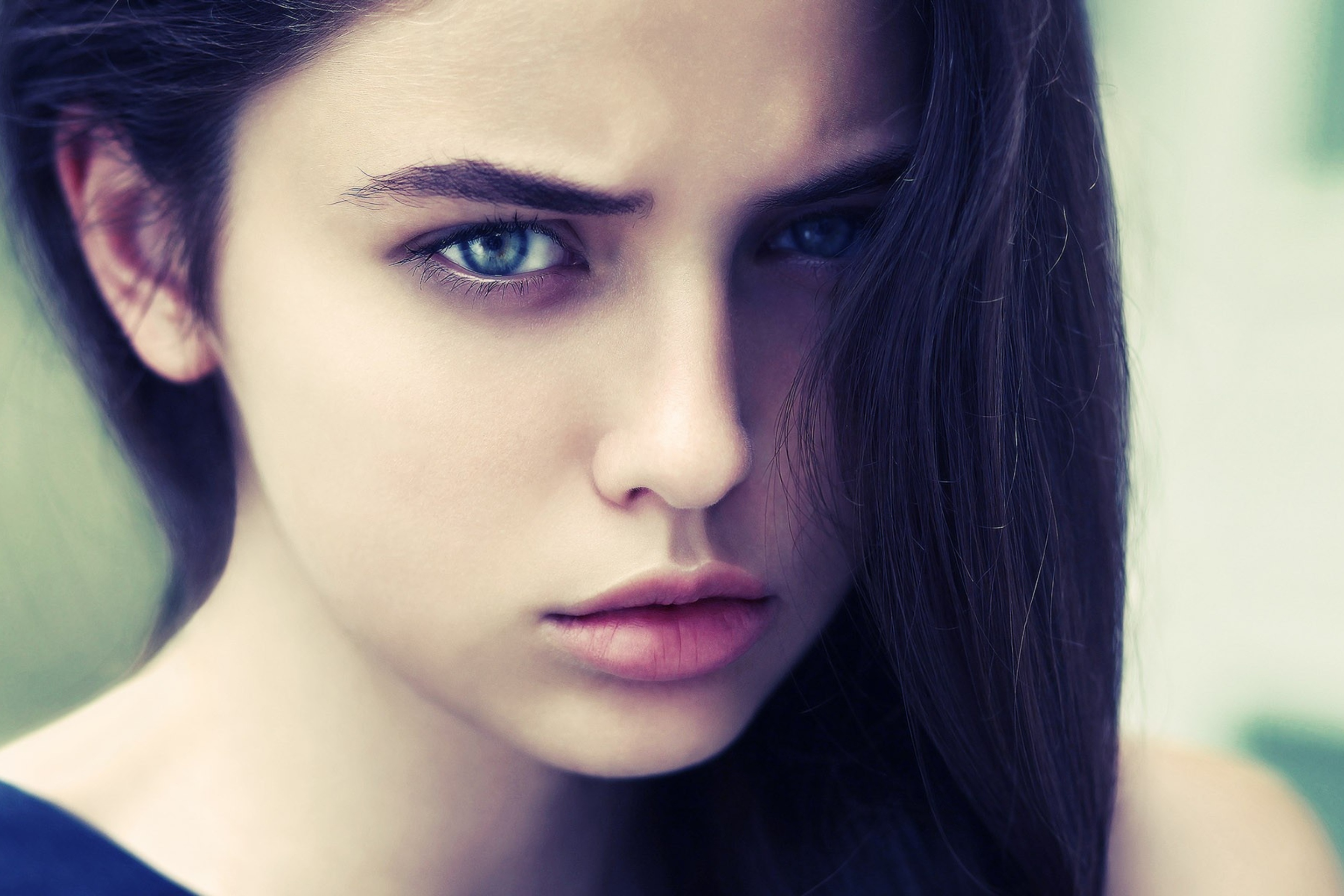 Sfondi Brunette Girl With Blue Eyes 2880x1920