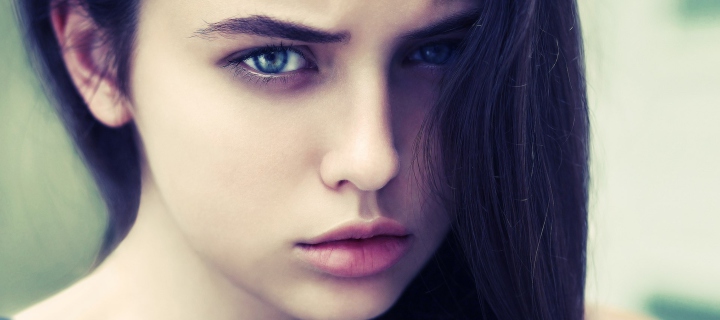 Brunette Girl With Blue Eyes wallpaper 720x320