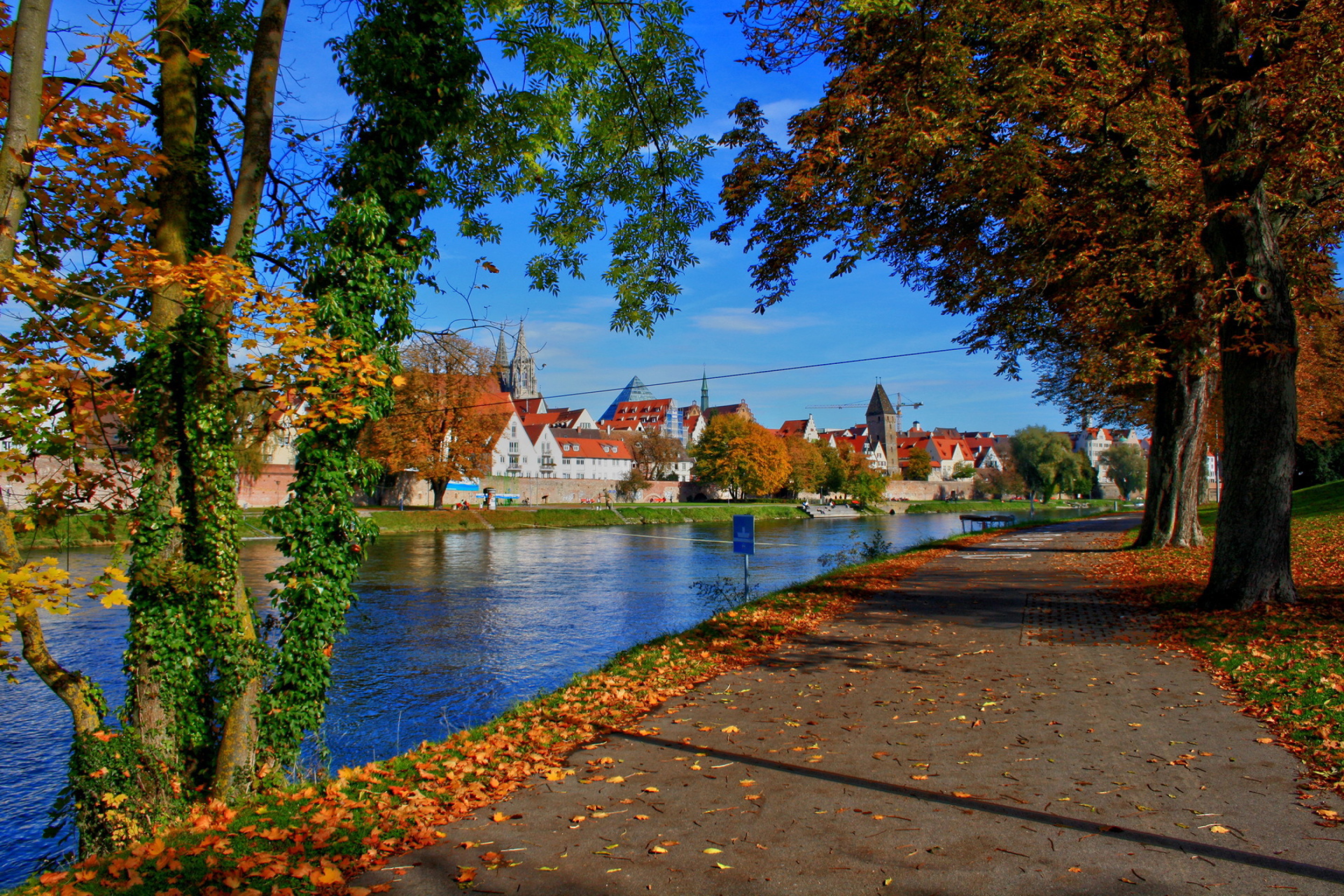 Screenshot №1 pro téma Ulm City in Baden Wurttemberg and Bayern 2880x1920