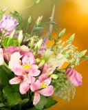 Fondo de pantalla Bouquet of iris flowers 128x160