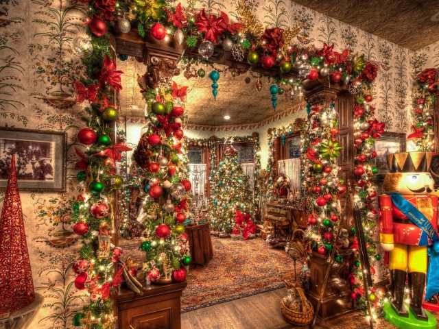 New Year House Decorations and Design wallpaper 640x480