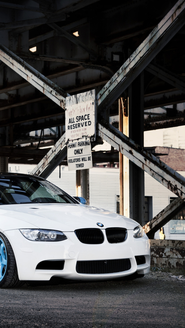 Обои BMW M3 640x1136