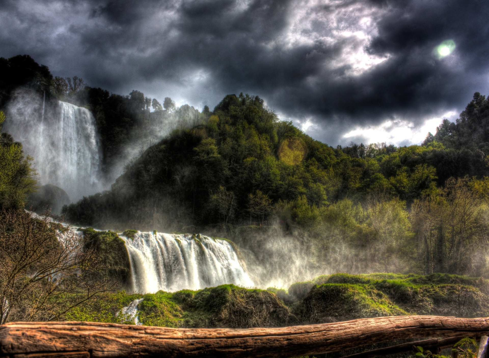 Das Storm Over Waterfall Wallpaper 1920x1408