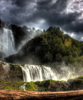 Storm Over Waterfall - Obrázkek zdarma pro Nokia Lumia 928