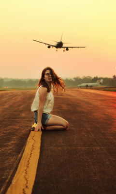 Screenshot №1 pro téma Airplane Over Girl's Head 240x400