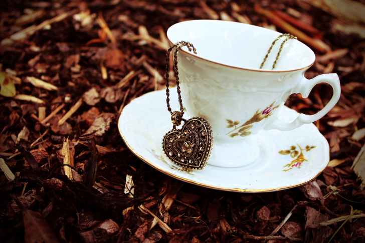 Heart Pendant And Vintage Cup wallpaper