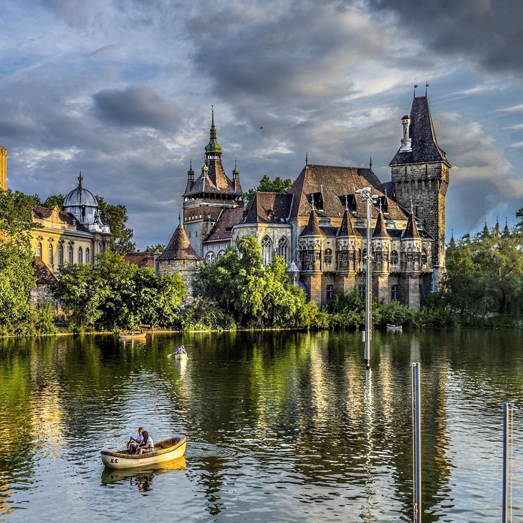 Das Vajdahunyad Castle in Budapest Wallpaper 1024x1024