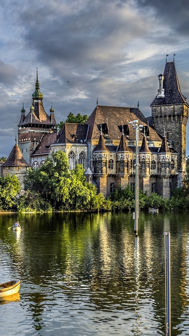 Vajdahunyad Castle in Budapest wallpaper 640x1136