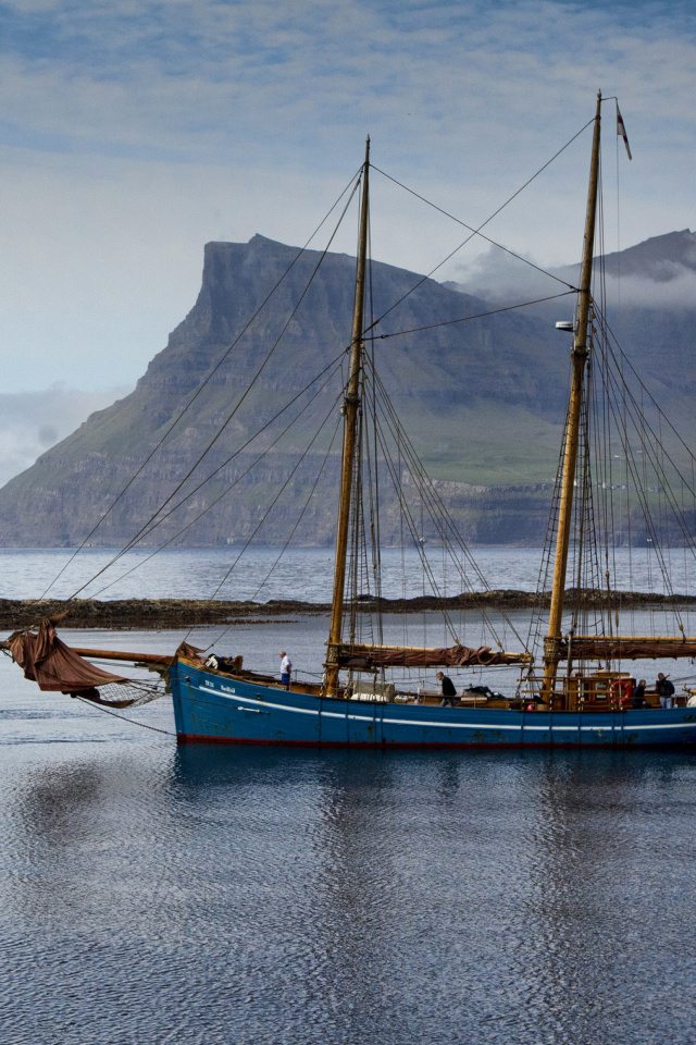 Das Bay Faroe Islands, Denmark Wallpaper 640x960