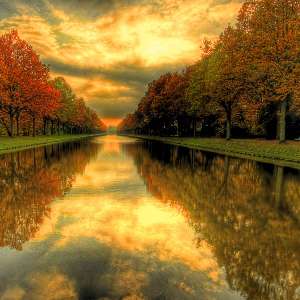 Autumn Channel wallpaper 1024x1024