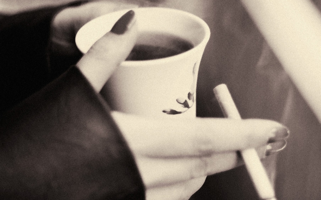 Das Hot Coffee In Her Hands Wallpaper 1280x800