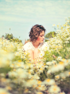 Fondo de pantalla Girl On Daisy Meadow 240x320