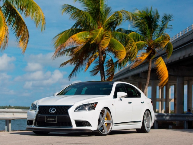 Das Lexus IS F Sport Wallpaper 640x480