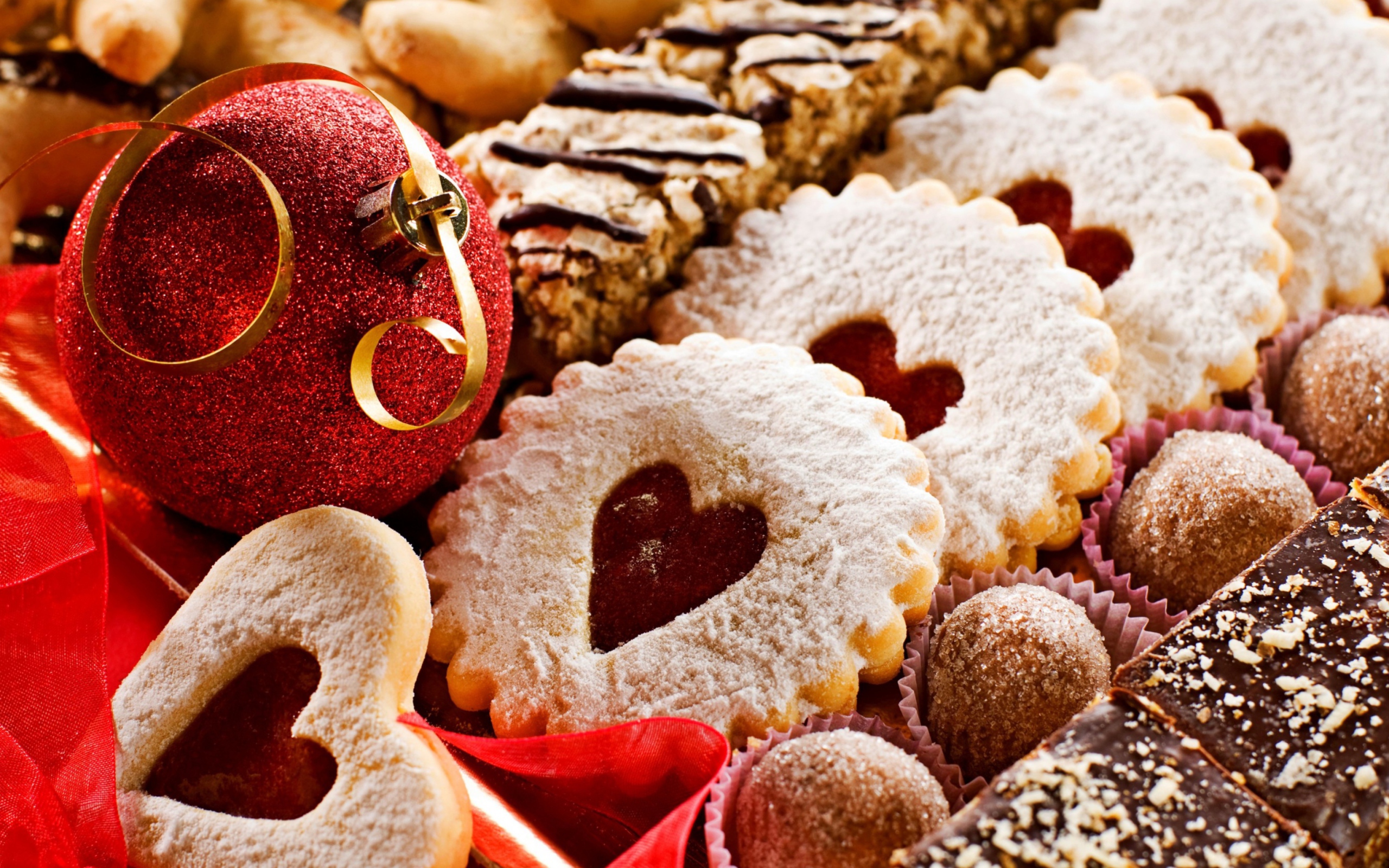 Обои Heart Christmas Cookies 2560x1600