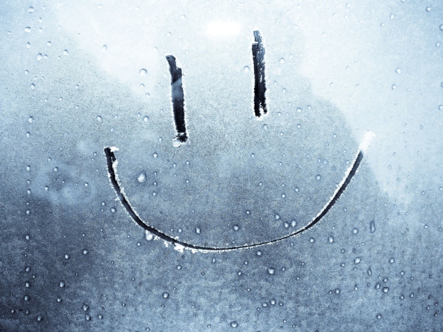 Fondo de pantalla Smiley Face On Frozen Window 640x480