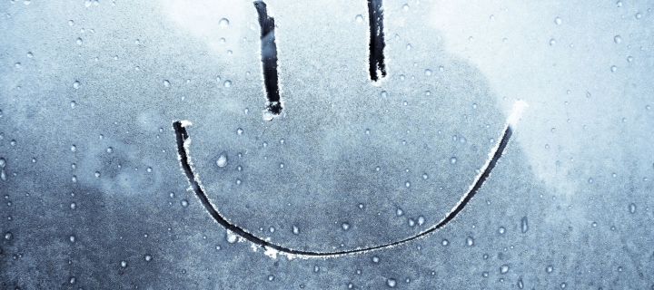 Smiley Face On Frozen Window wallpaper 720x320