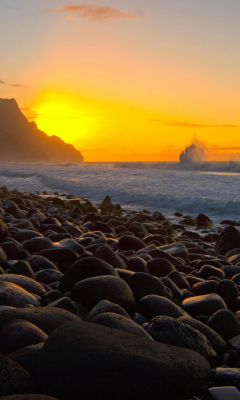 Das Kalalau Beach in Hawaii Wallpaper 240x400