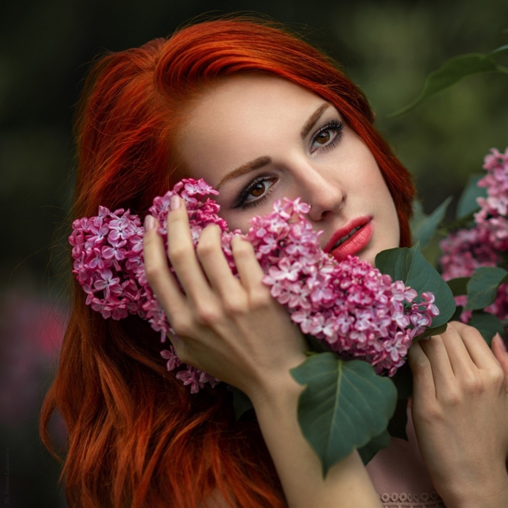 Girl in lilac flowers wallpaper 1024x1024