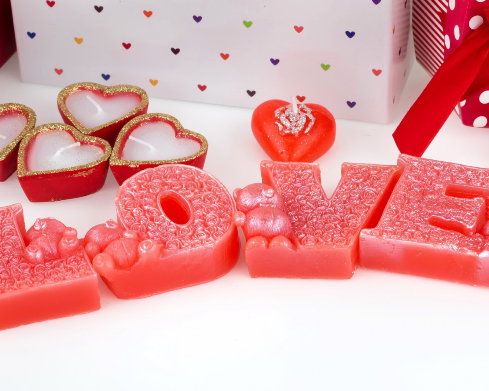 Обои Valentines Day Candles Scents 1600x1280