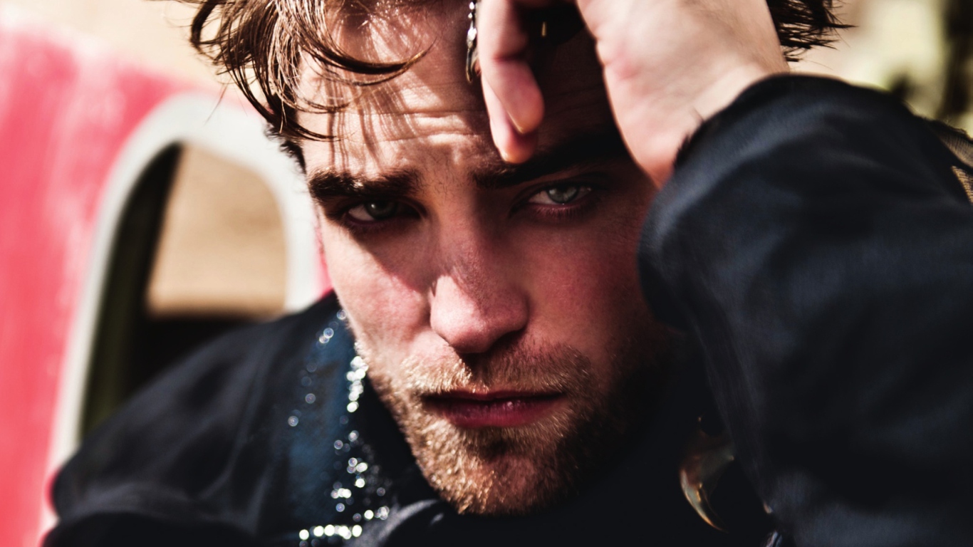 Screenshot №1 pro téma Robert Pattinson 2012 1366x768