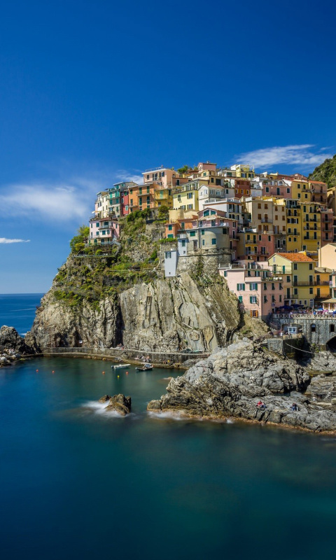 Обои Manarola in Riomaggiore, Italy 480x800