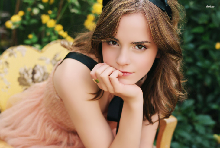 Das Emma Watson Tender Portrait Wallpaper