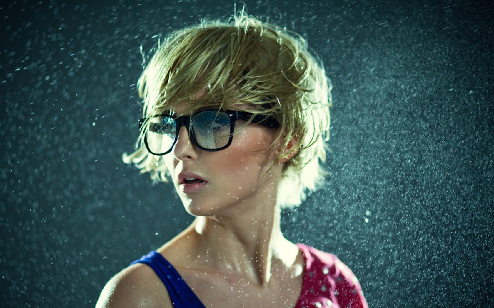 Das Cute Blonde Girl Wearing Glasses Wallpaper 1680x1050
