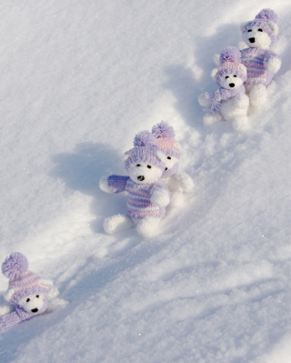 White Teddy Bears Snow Game - Obrázkek zdarma pro 132x176
