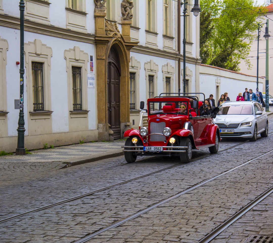 Prague Retro Car wallpaper 1080x960