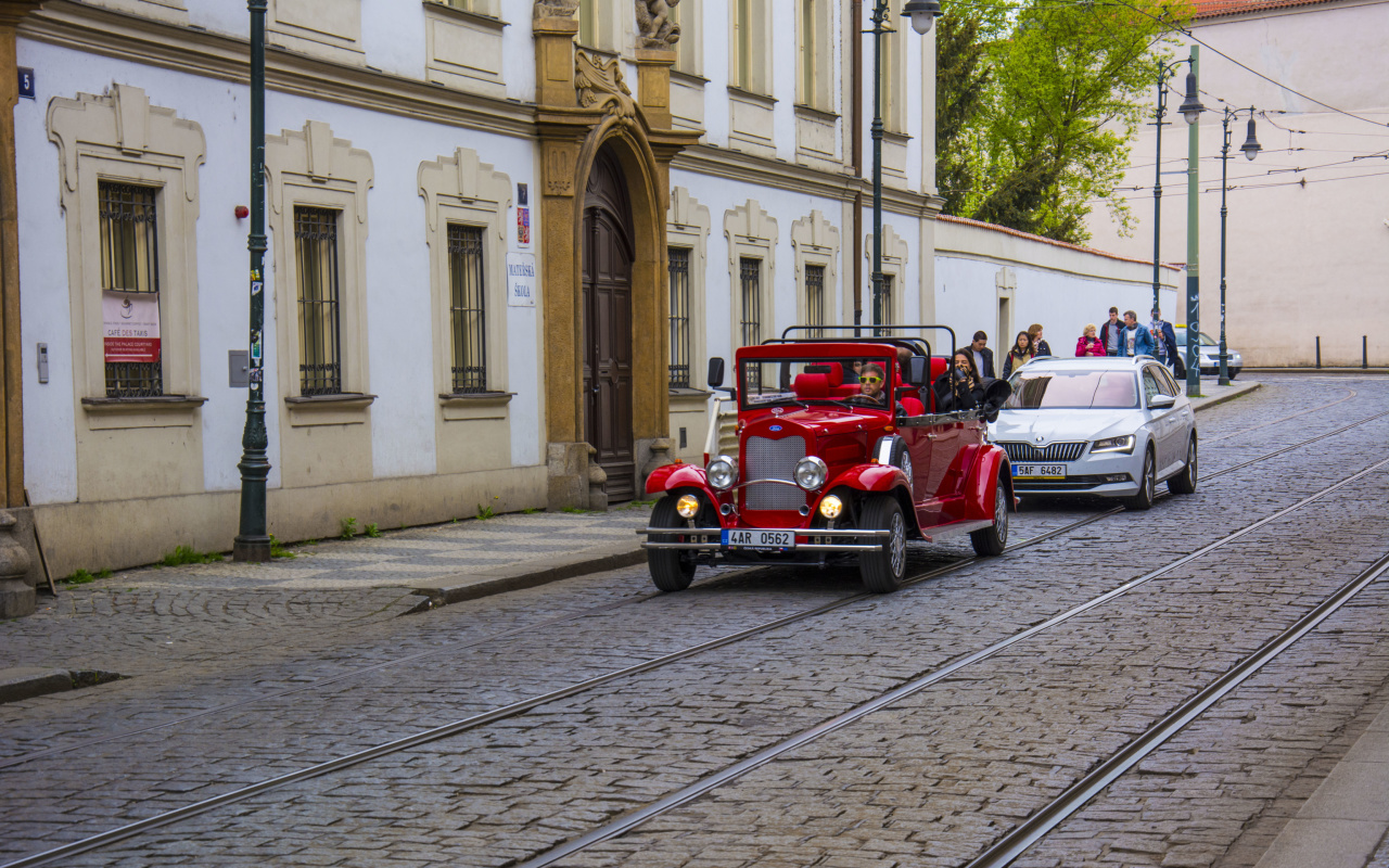 Das Prague Retro Car Wallpaper 1280x800