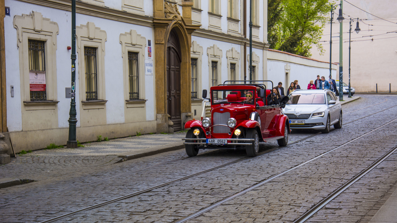 Обои Prague Retro Car 1366x768