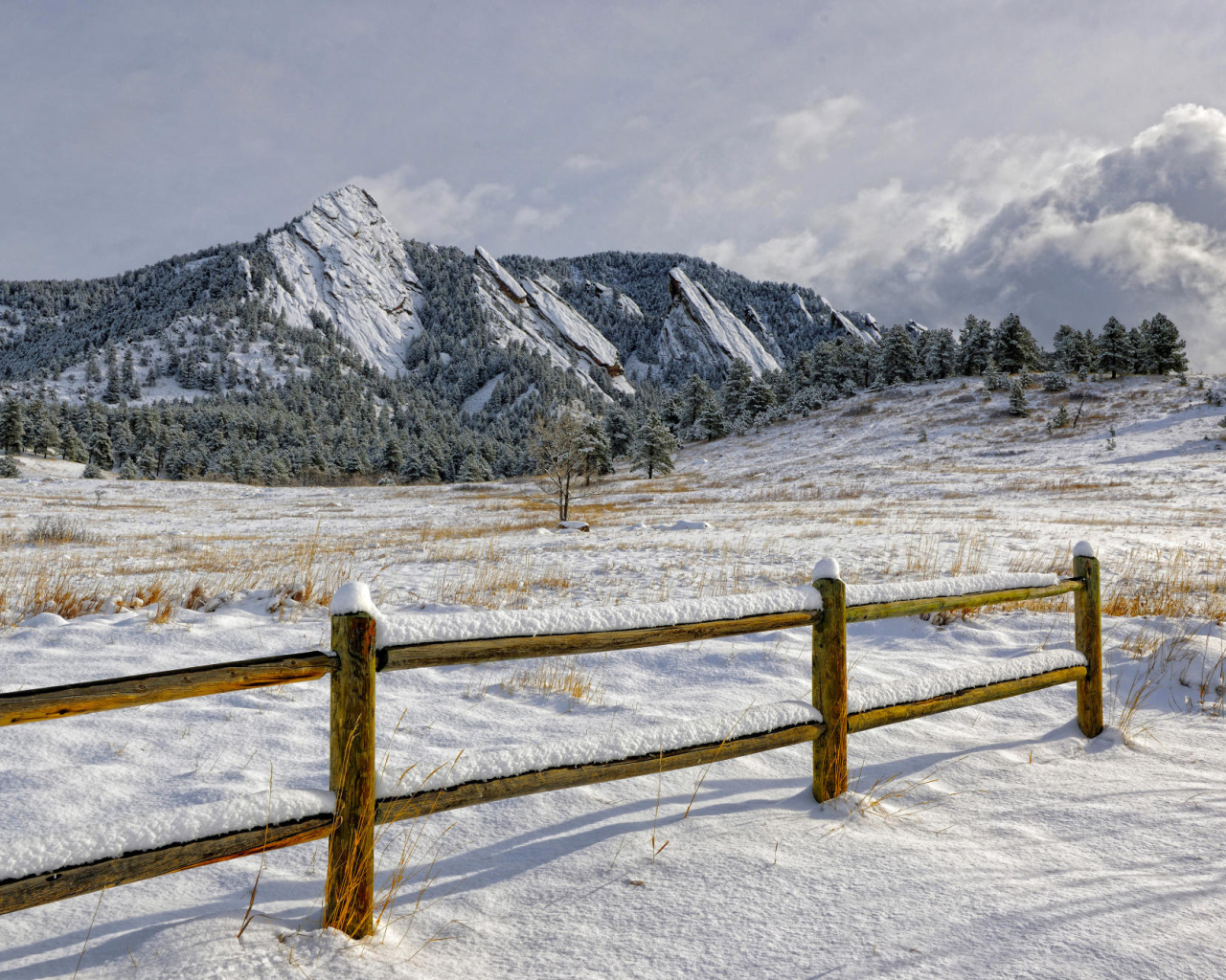 Screenshot №1 pro téma Chataqua Snow, Boulder Flatirons, Colorado 1280x1024