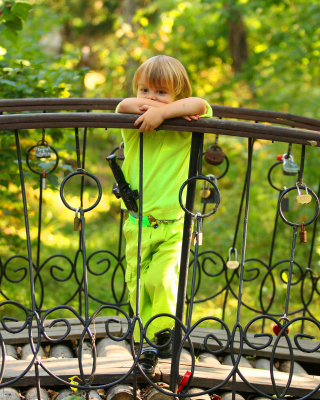 Pensive child - Obrázkek zdarma pro 480x800