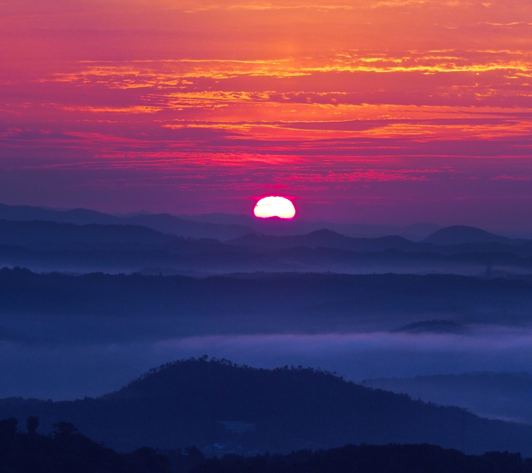 Fondo de pantalla Sunset In Mountains 1080x960
