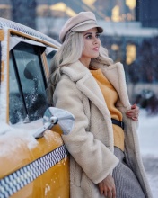 Обои Winter Girl and Taxi 176x220