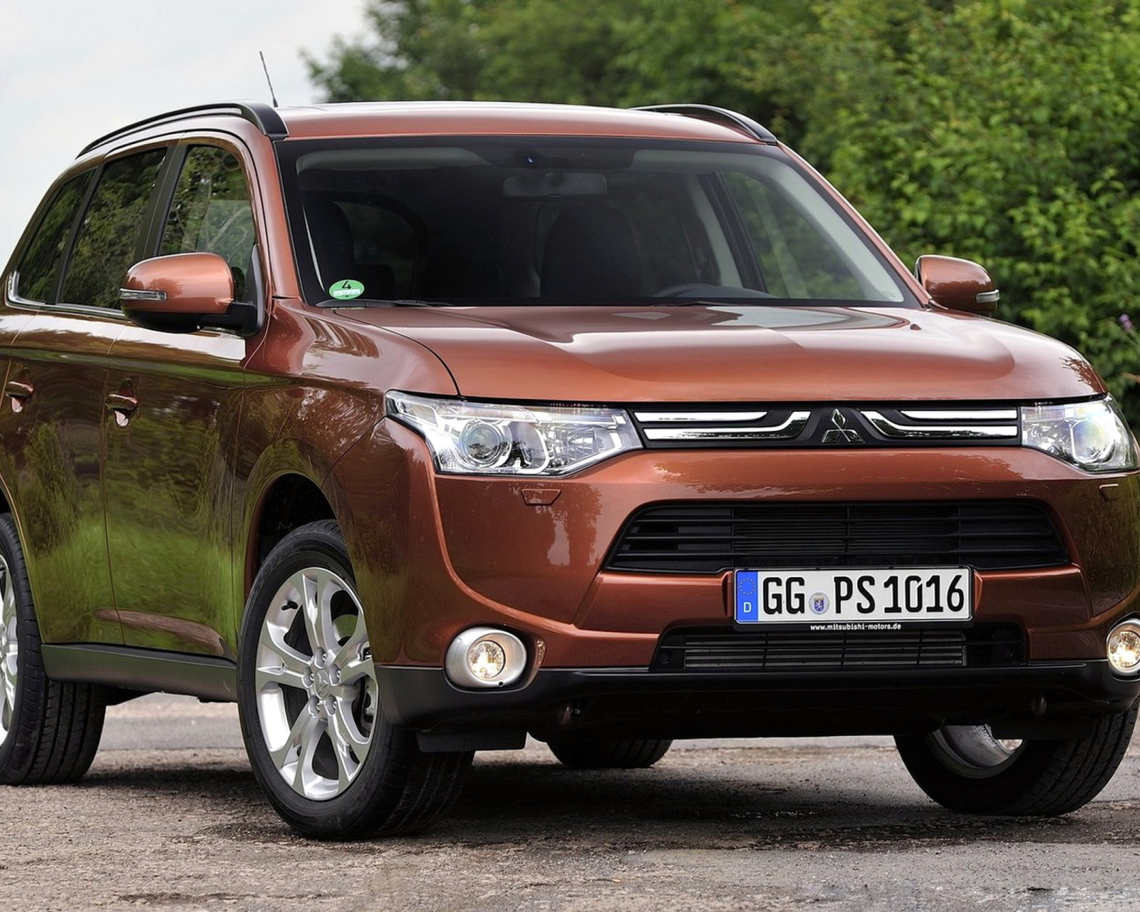 Mitsubishi Outlander wallpaper 1600x1280