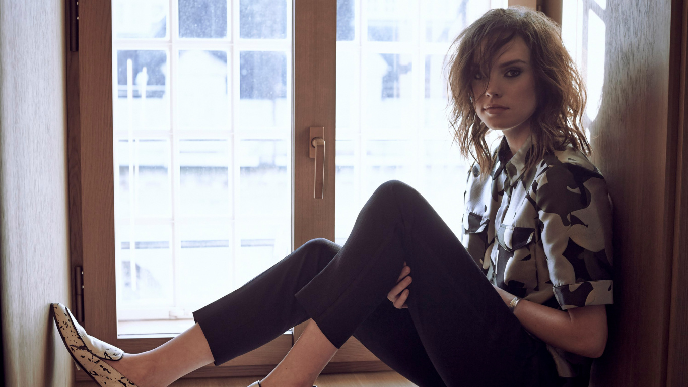 Обои Daisy Jazz Isobel Ridley 1366x768