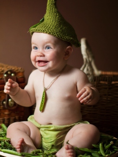 Fondo de pantalla Happy Baby Green Peas 240x320