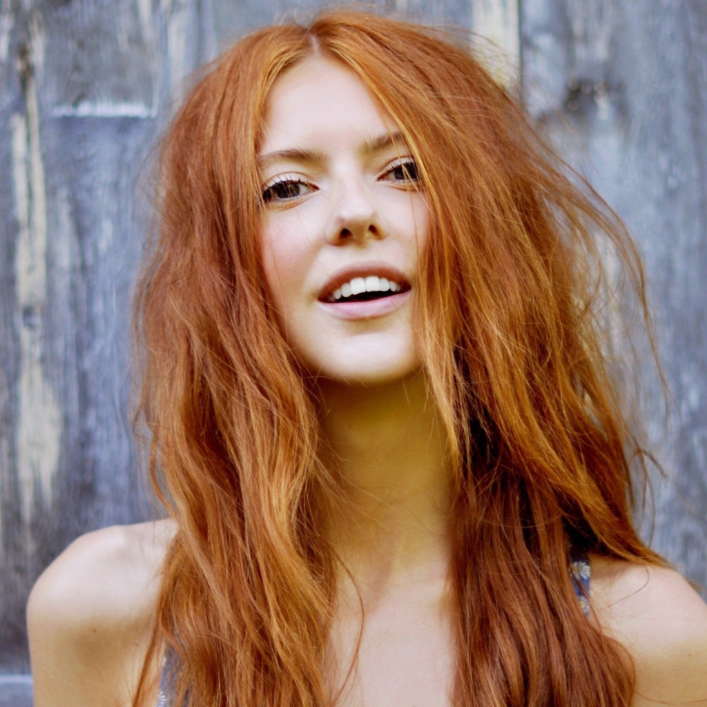 Screenshot №1 pro téma Gorgeous Redhead Girl Smiling 1024x1024