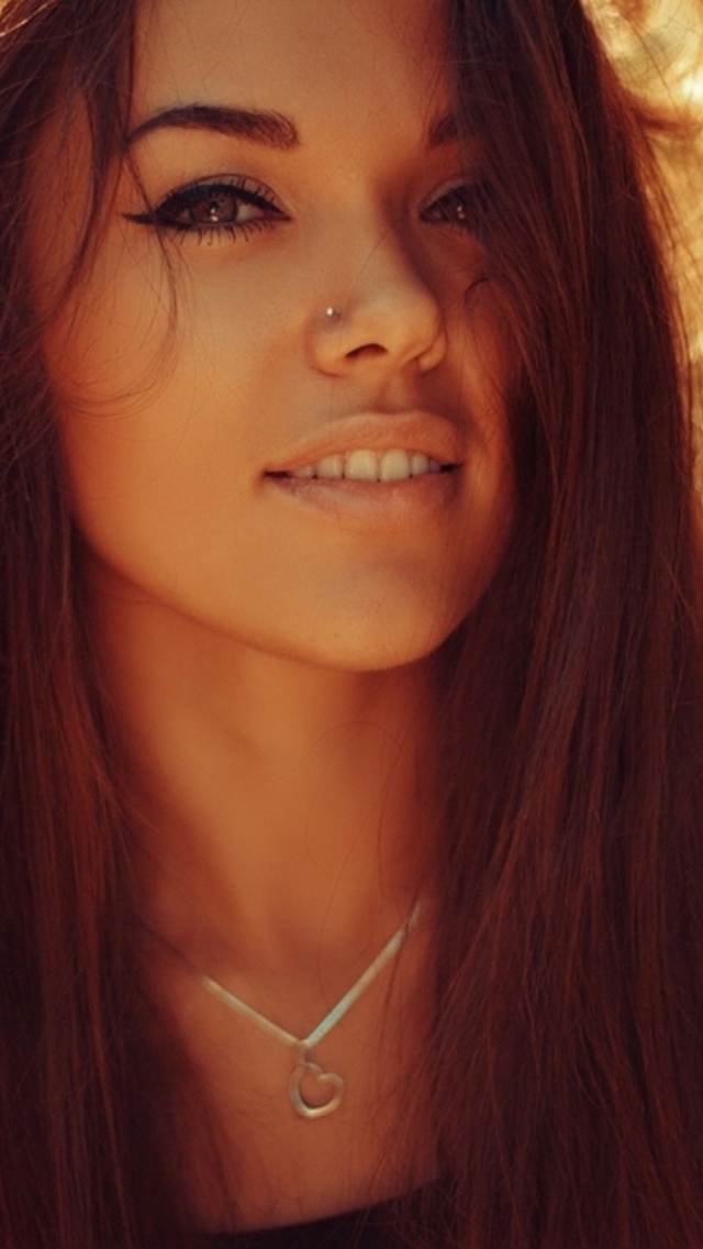 Das Beautiful Girl Portrait Wallpaper 640x1136