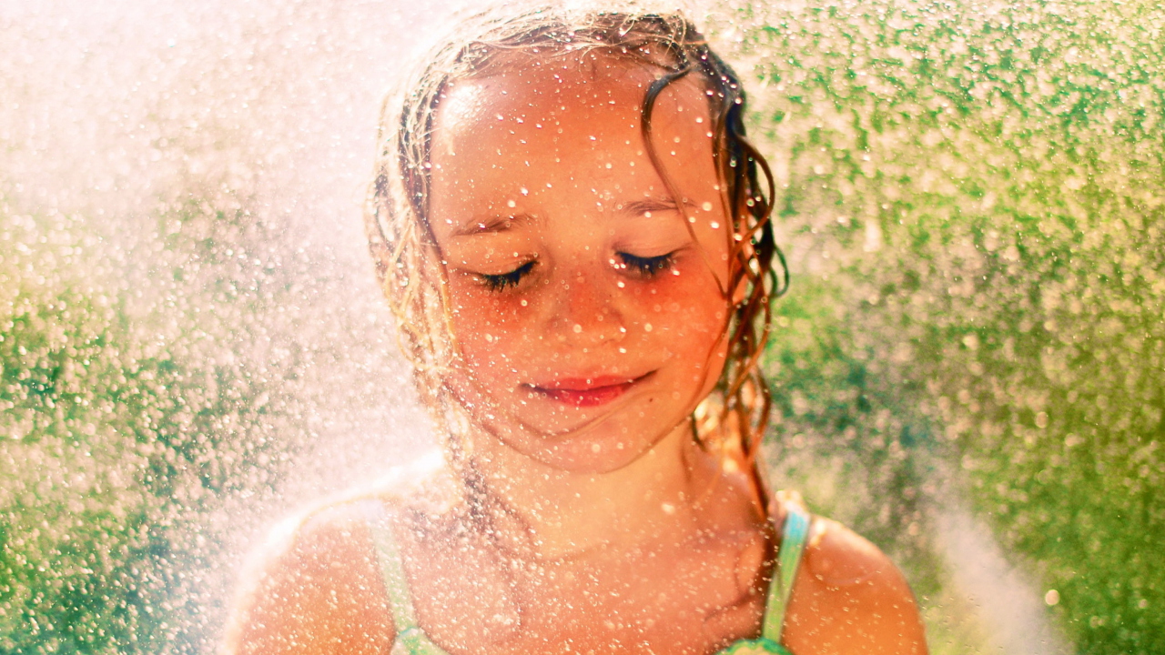 Das Happy Child Girl And Warm Summer Rain Wallpaper 1280x720
