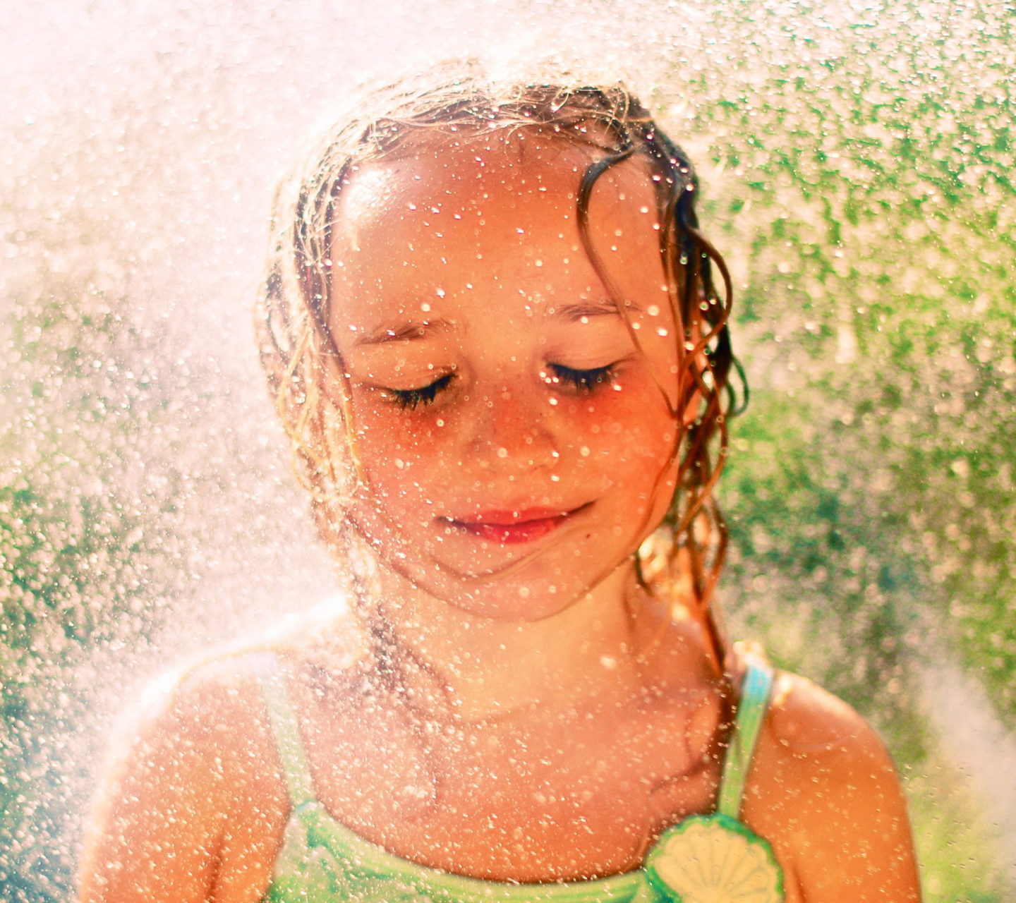 Das Happy Child Girl And Warm Summer Rain Wallpaper 1440x1280