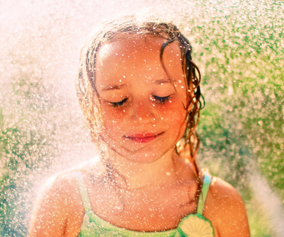 Das Happy Child Girl And Warm Summer Rain Wallpaper 960x800