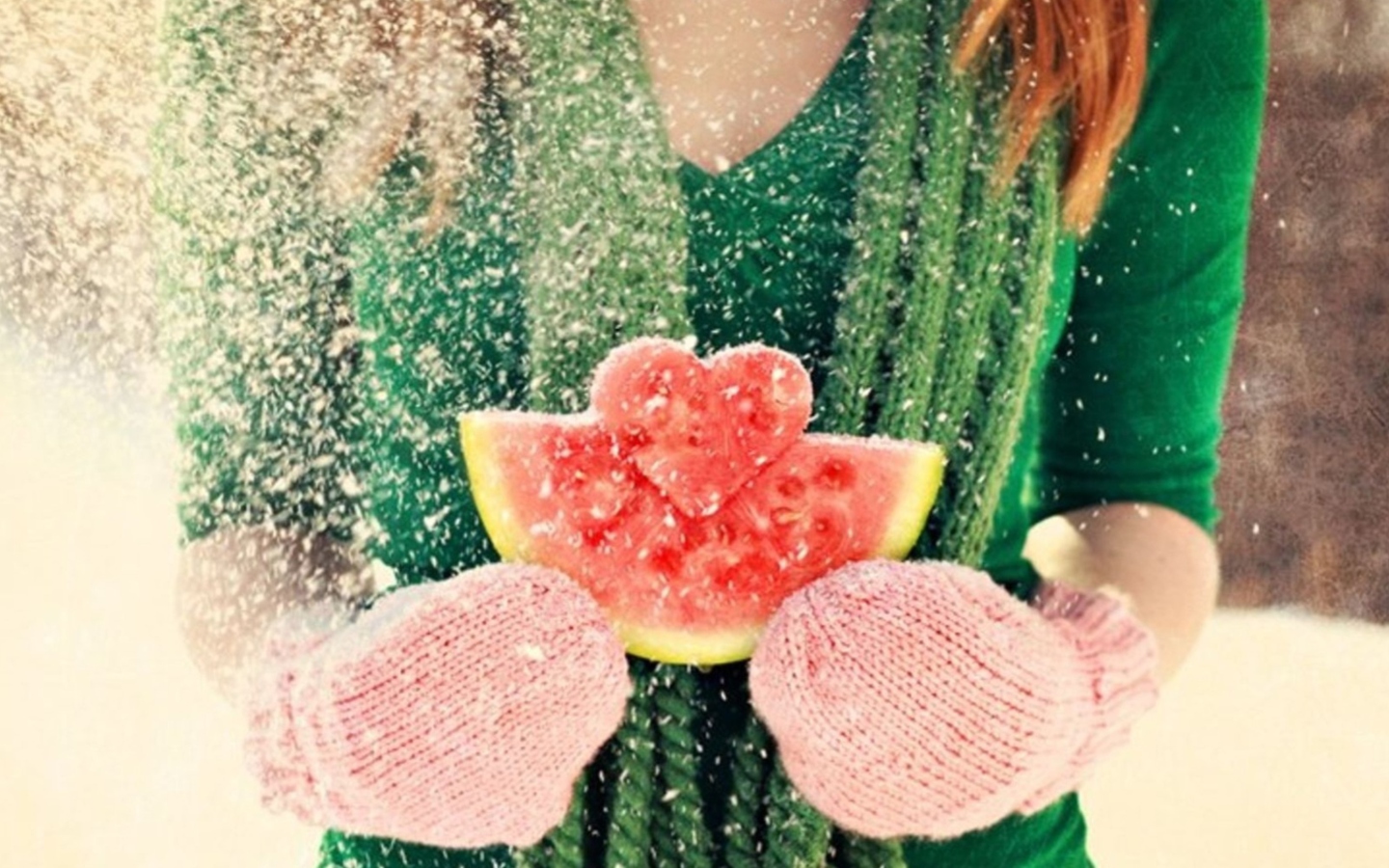 Screenshot №1 pro téma Heart Shaped Winter Watermelon 1440x900